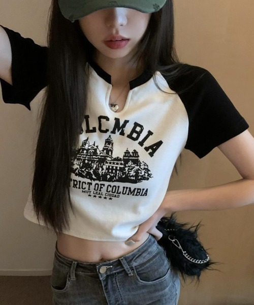maison de LATIR(メゾンドラティール)の「バイカラーロゴプリントクロップトップス(Tシャツ/カットソー・レディース・ブラック/ブラウン・FREE)」の3枚目の写真