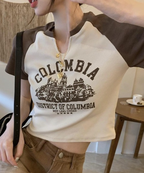 maison de LATIR(メゾンドラティール)の「バイカラーロゴプリントクロップトップス(Tシャツ/カットソー・レディース・ブラック/ブラウン・FREE)」の6枚目の写真