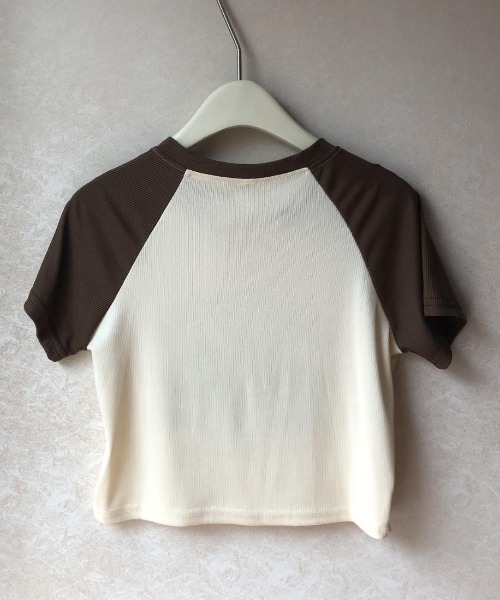maison de LATIR(メゾンドラティール)の「バイカラーロゴプリントクロップトップス(Tシャツ/カットソー・レディース・ブラック/ブラウン・FREE)」の11枚目の写真