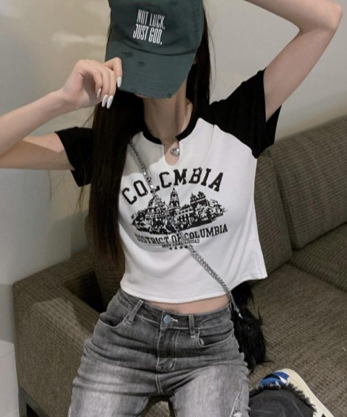maison de LATIR(メゾンドラティール)の「バイカラーロゴプリントクロップトップス(Tシャツ/カットソー・レディース・ブラック/ブラウン・FREE)」の4枚目の写真
