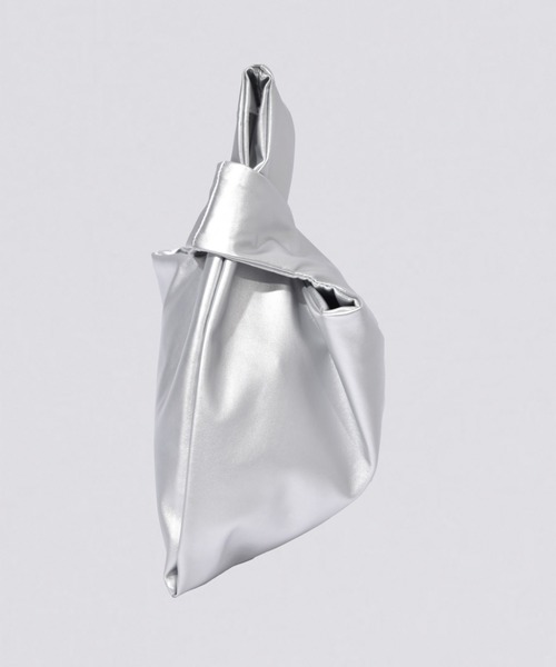 kiehtova（キエトヴァ）の「【kiehtova】METALLIC ONE HANDLE BAG/メタリック ワンハンドバッグ（ハンドバッグ・レディース・シルバー・FREE）」の2枚目の写真