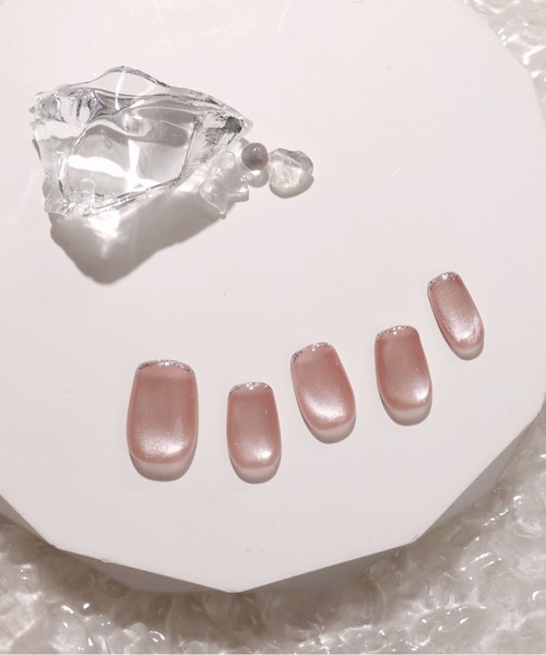 Anail（エーネイル）の「3D水光ネイルピンクシンプルワンカラーマグネットシルバーラメラインショートスクエアネイルチップ（ネイルシール/ネイルチップ・レディース・ナチュラル・SMALL/MEDIUM/LARGE）」の4枚目の写真