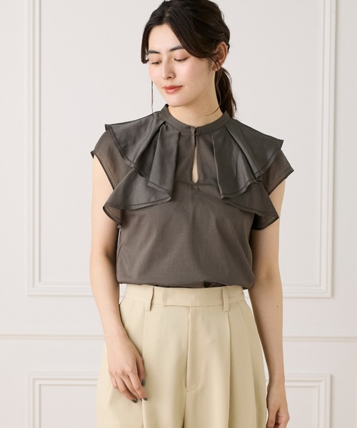 INED（イネド）の「ラッフルカラードッキングプルオーバー（Tシャツ/カットソー・レディース・ホワイト/ブラック/モカ・9号/11号）」の3枚目の写真