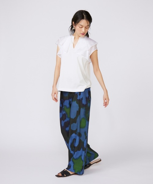 INED（イネド）の「ラッフルカラードッキングプルオーバー（Tシャツ/カットソー・レディース・ホワイト/ブラック/モカ・9号/11号）」の4枚目の写真