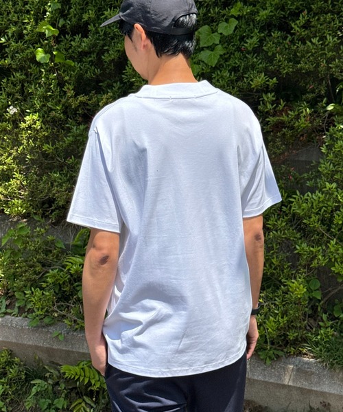VENCEEXCHANGE(ヴァンスエクスチェンジ)の「ポケ付きVネックTシャツ(Tシャツ/カットソー・メンズ・ホワイト・M/L/LL)」の3枚目の写真