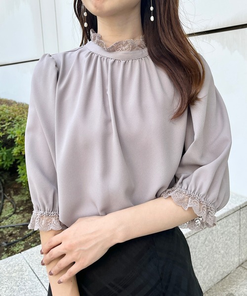 couture brooch（クチュールブローチ）の「【華やか・大人可愛い・5分袖】エンブロレース前後2WAYブラウス（シャツ/ブラウス・レディース・ブラック/アイボリー/ブラウン系その他・40/38/42/36）」の3枚目の写真