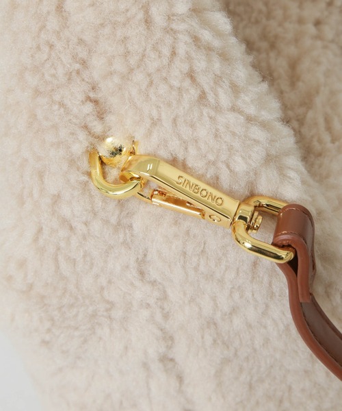 NANO universe(ナノユニバース)の「SINBONO/Vienna エコファークロスボディバッグ(ショルダーバッグ・レディース・クリーム・FREE)」の4枚目の写真