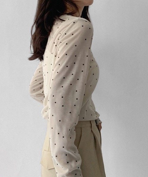 on:nue（オンニュ）の「【on:nue】[お気に入り登録数14,000突破！][着用動画あり！/大人ドットシリーズ 長袖登場！] シアードットロングスリーブカットソー（Tシャツ/カットソー・レディース・アイボリー/グレー・FREE）」の15枚目の写真