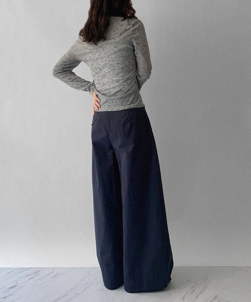 on:nue（オンニュ）の「【on:nue】[お気に入り登録数14,000突破！][着用動画あり！/大人ドットシリーズ 長袖登場！] シアードットロングスリーブカットソー（Tシャツ/カットソー・レディース・アイボリー/グレー・FREE）」の9枚目の写真