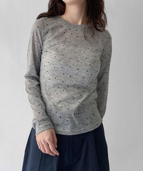 on:nue（オンニュ）の「【on:nue】[お気に入り登録数14,000突破！][着用動画あり！/大人ドットシリーズ 長袖登場！] シアードットロングスリーブカットソー（Tシャツ/カットソー・レディース・アイボリー/グレー・FREE）」の11枚目の写真