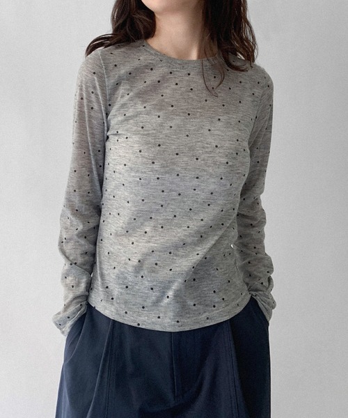on:nue（オンニュ）の「【on:nue】[お気に入り登録数14,000突破！][着用動画あり！/大人ドットシリーズ 長袖登場！] シアードットロングスリーブカットソー（Tシャツ/カットソー・レディース・アイボリー/グレー・FREE）」の12枚目の写真