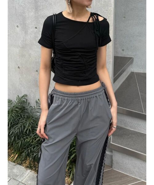 EMODA(エモダ)の「アシンメトリーギャザーレイヤートップ(Tシャツ/カットソー・レディース・レッド/ホワイト/グレー/ブラック・FREE)」の16枚目の写真