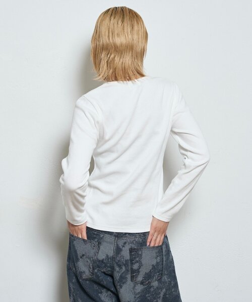 WHO'S WHO gallery(フーズフーギャラリー)の「スリットヘンリートップス(Tシャツ/カットソー・レディース・ネイビー/ブラック/オフホワイト/レッド・FREE)」の8枚目の写真