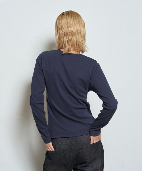 WHO'S WHO gallery(フーズフーギャラリー)の「スリットヘンリートップス(Tシャツ/カットソー・レディース・ネイビー/ブラック/オフホワイト/レッド・FREE)」の20枚目の写真