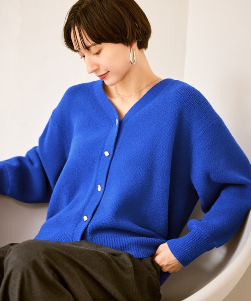 ROPE' PICNIC(ロペピクニック)の「【新色追加】スフレニットシリーズ 変形メタルボタンミドル丈カーディガン/イージーケア・リンクコーデ(カーディガン/ボレロ・レディース・ライトグレー/ダークブラウン/レッド/ブルー/キナリ/ピンク系その他2/ベージュ/ラベンダー/クリーム/ブラック・FREE)」の7枚目の写真