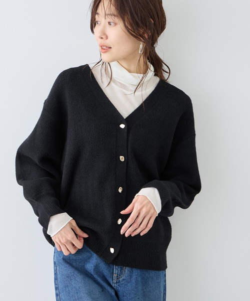 ROPE' PICNIC(ロペピクニック)の「【新色追加】スフレニットシリーズ 変形メタルボタンミドル丈カーディガン/イージーケア・リンクコーデ(カーディガン/ボレロ・レディース・ライトグレー/ダークブラウン/レッド/ブルー/キナリ/ピンク系その他2/ベージュ/ラベンダー/クリーム/ブラック・FREE)」の3枚目の写真