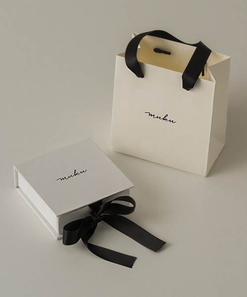 muku(ムク)の「GIFT BOX/with shopper(ラッピングキット・レディース・ホワイト×ブラック・FREE)」の5枚目の写真