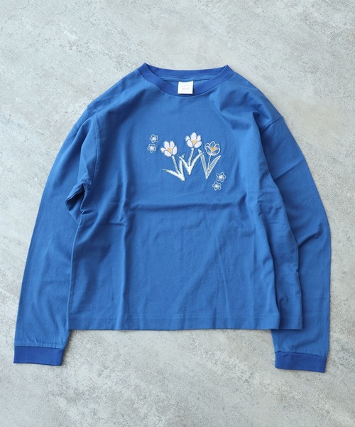 bulle de savon（ビュルデサボン）の「《early spring》クロッカス アップリケ ロンT（Tシャツ/カットソー・レディース・ホワイト/ブルー・FREE）」の2枚目の写真