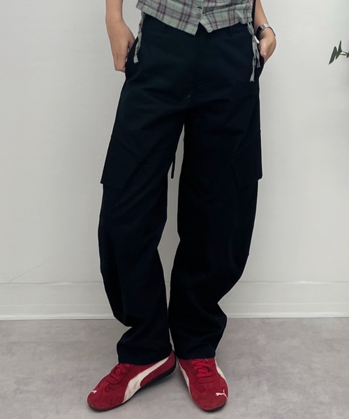 ZOZOMARKET(ゾゾマーケット)の「ZOZOMARKET by tomoka - バレルレッグツイストカーゴ(カーゴパンツ・レディース・ブラック・マルチサイズ)」の1枚目の写真