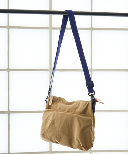 EARTH MADE（アースメイド）の「【WEB限定】【EARTH MADE】8ポケット サコッシュ（ショルダーバッグ・レディース・ブルー/チャコールグレー/キャメル/ブラック・フリー）」の4枚目の写真