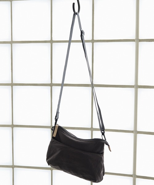 EARTH MADE（アースメイド）の「【WEB限定】【EARTH MADE】8ポケット サコッシュ（ショルダーバッグ・レディース・ブルー/チャコールグレー/キャメル/ブラック・フリー）」の3枚目の写真