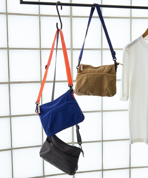 EARTH MADE（アースメイド）の「【WEB限定】【EARTH MADE】8ポケット サコッシュ（ショルダーバッグ・レディース・ブルー/チャコールグレー/キャメル/ブラック・フリー）」の5枚目の写真