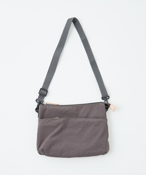 EARTH MADE（アースメイド）の「【WEB限定】【EARTH MADE】8ポケット サコッシュ（ショルダーバッグ・レディース・ブルー/チャコールグレー/キャメル/ブラック・フリー）」の15枚目の写真