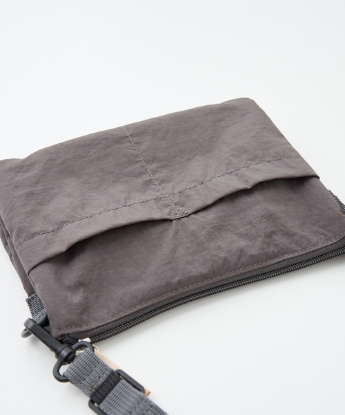 EARTH MADE（アースメイド）の「【WEB限定】【EARTH MADE】8ポケット サコッシュ（ショルダーバッグ・レディース・ブルー/チャコールグレー/キャメル/ブラック・フリー）」の17枚目の写真