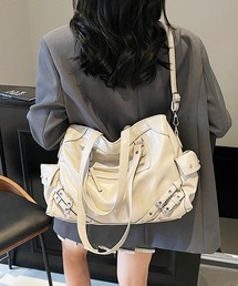 Chiina（チーナ）の「Chiina / Y2K　大容量合皮レザーショルダーバッグ（ショルダーバッグ）」