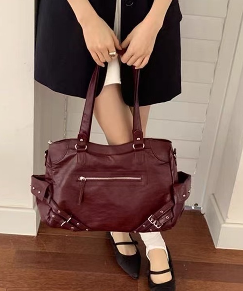 Chiina（チーナ）の「Chiina / Y2K　大容量合皮レザーショルダーバッグ（ショルダーバッグ・レディース・ワインレッド/ホワイト/ブラック・FREE）」の16枚目の写真