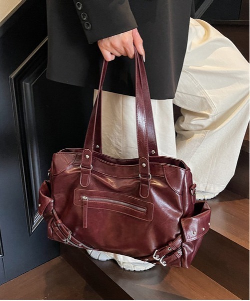 Chiina（チーナ）の「Chiina / Y2K　大容量合皮レザーショルダーバッグ（ショルダーバッグ・レディース・ワインレッド/ホワイト/ブラック・FREE）」の17枚目の写真