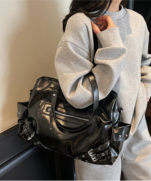 Chiina（チーナ）の「Chiina / Y2K　大容量合皮レザーショルダーバッグ（ショルダーバッグ・レディース・ワインレッド/ホワイト/ブラック・FREE）」の13枚目の写真