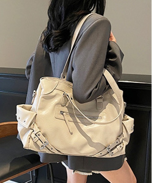 Chiina（チーナ）の「Chiina / Y2K　大容量合皮レザーショルダーバッグ（ショルダーバッグ・レディース・ワインレッド/ホワイト/ブラック・FREE）」の8枚目の写真