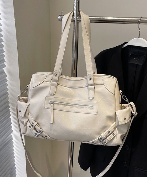 Chiina（チーナ）の「Chiina / Y2K　大容量合皮レザーショルダーバッグ（ショルダーバッグ・レディース・ワインレッド/ホワイト/ブラック・FREE）」の9枚目の写真