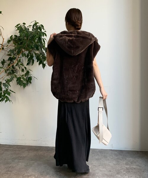DouDou(ドゥドゥ)の「フェイクミンクフーディージレ(ベスト・レディース・グレイッシュベージュ/ブラウン・FREE)」の7枚目の写真