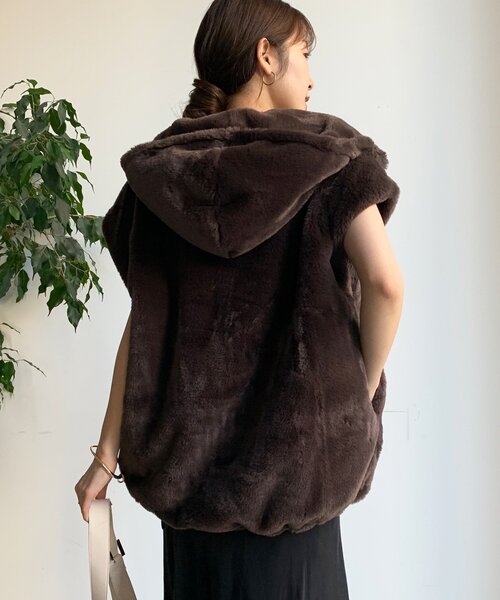 DouDou(ドゥドゥ)の「フェイクミンクフーディージレ(ベスト・レディース・グレイッシュベージュ/ブラウン・FREE)」の12枚目の写真