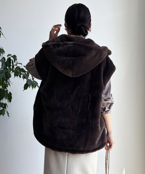 DouDou(ドゥドゥ)の「フェイクミンクフーディージレ(ベスト・レディース・グレイッシュベージュ/ブラウン・FREE)」の16枚目の写真