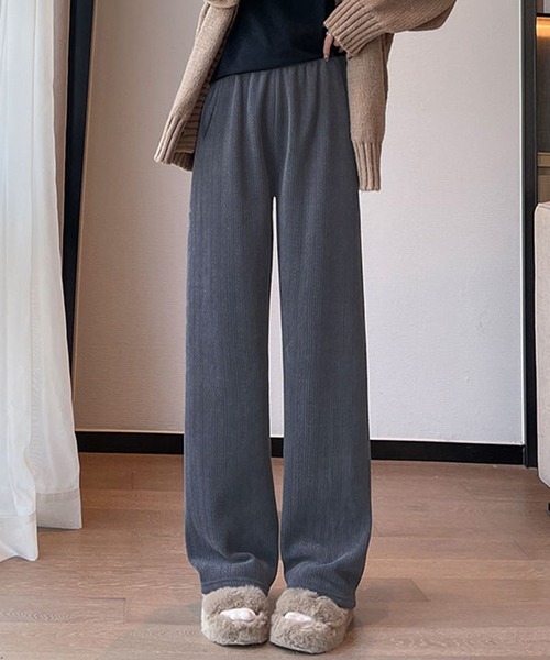 DAY CLOSET(デイ クローゼット)の「【裏起毛/大きいサイズ有】ゆったりワイドシルエット。ケーブル編み風リラックスイージーパンツ(スウェットパンツ・レディース・ホワイト/ブラック/ダークグレー・M/XL/L/S)」の3枚目の写真