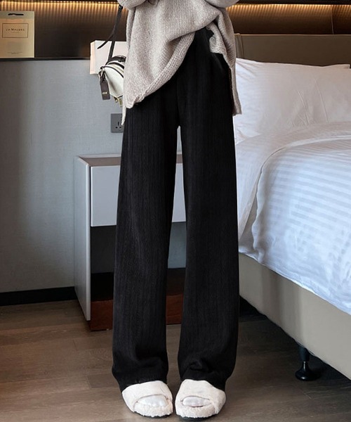 DAY CLOSET(デイ クローゼット)の「【裏起毛/大きいサイズ有】ゆったりワイドシルエット。ケーブル編み風リラックスイージーパンツ(スウェットパンツ・レディース・ホワイト/ブラック/ダークグレー・M/XL/L/S)」の2枚目の写真