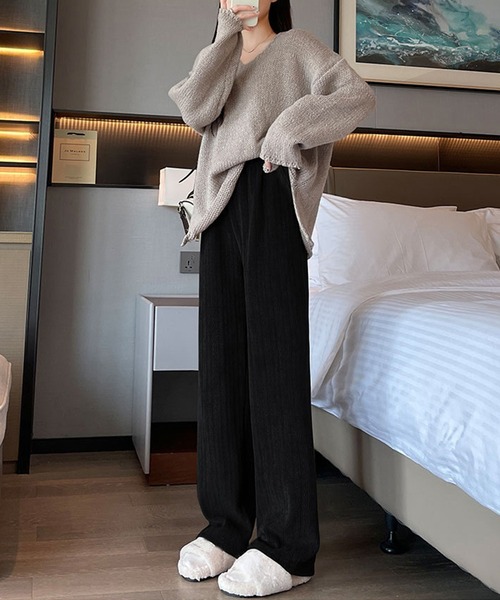 DAY CLOSET(デイ クローゼット)の「【裏起毛/大きいサイズ有】ゆったりワイドシルエット。ケーブル編み風リラックスイージーパンツ(スウェットパンツ・レディース・ホワイト/ブラック/ダークグレー・M/XL/L/S)」の13枚目の写真