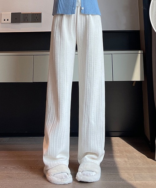 DAY CLOSET(デイ クローゼット)の「【裏起毛/大きいサイズ有】ゆったりワイドシルエット。ケーブル編み風リラックスイージーパンツ(スウェットパンツ・レディース・ホワイト/ブラック/ダークグレー・M/XL/L/S)」の10枚目の写真