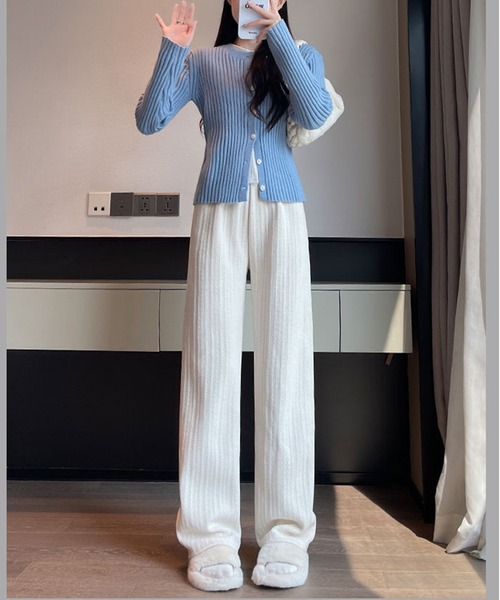 DAY CLOSET(デイ クローゼット)の「【裏起毛/大きいサイズ有】ゆったりワイドシルエット。ケーブル編み風リラックスイージーパンツ(スウェットパンツ・レディース・ホワイト/ブラック/ダークグレー・M/XL/L/S)」の11枚目の写真