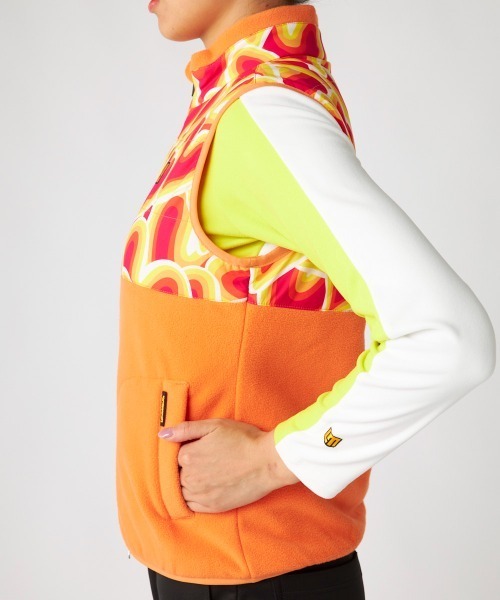 Loudmouth（ラウドマウス）の「LOUDMOUTH ラウドマウス ゴルフウェア 中綿入り ストレッチ 総柄 ハイネック フルジップ フリースベスト（ベスト・レディース・オレンジ系その他/ホワイト系その他・LL/L/M/S）」の11枚目の写真