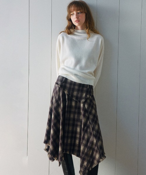 ELOOPS(イーループス)の「【ELOOPS】チェック柄 アシンメトリーAラインミディ丈スカート(スカート・レディース・ブラウン/ブルー/ブラック・S/M/L)」の3枚目の写真