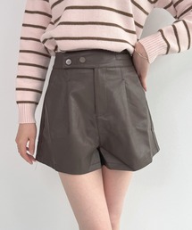 レザーショートパンツ