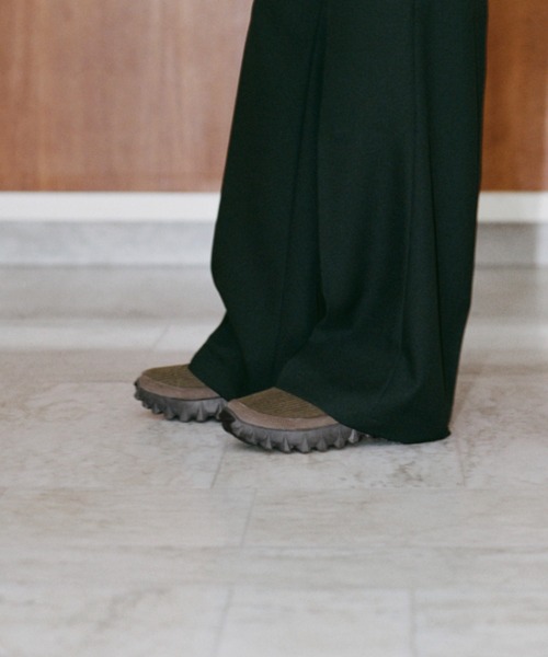 SALOMON（サロモン）の「SNOWCLOG CORDUROY　L47870100（スニーカー・メンズ・ブラウン・23.0cm/22.5cm/25.5cm/26.0cm/26.5cm/27.0cm/27.5cm/28.0cm/28.5cm/29.0cm/25.0cm/24.5cm/24.0cm/23.5cm/30.0cm）」の4枚目の写真