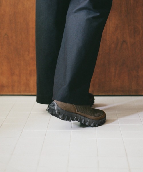 SALOMON（サロモン）の「SNOWCLOG CORDUROY　L47870100（スニーカー・メンズ・ブラウン・23.0cm/22.5cm/25.5cm/26.0cm/26.5cm/27.0cm/27.5cm/28.0cm/28.5cm/29.0cm/25.0cm/24.5cm/24.0cm/23.5cm/30.0cm）」の3枚目の写真