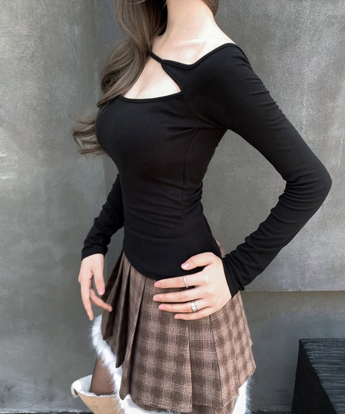 VEILA(ヴェイラ)の「カットアウトトップス(Tシャツ/カットソー・レディース・ブラック/ホワイト・フリー)」の21枚目の写真