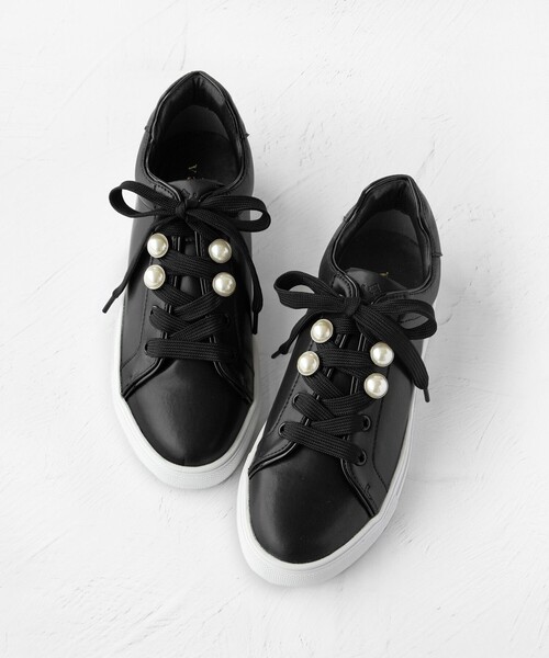 TOCCA(トッカ)の「PEARL POINT RAIN SNEAKERS スニーカー(スニーカー・レディース・ブラック系/アイボリー系・35/39/38/37/36)」の1枚目の写真