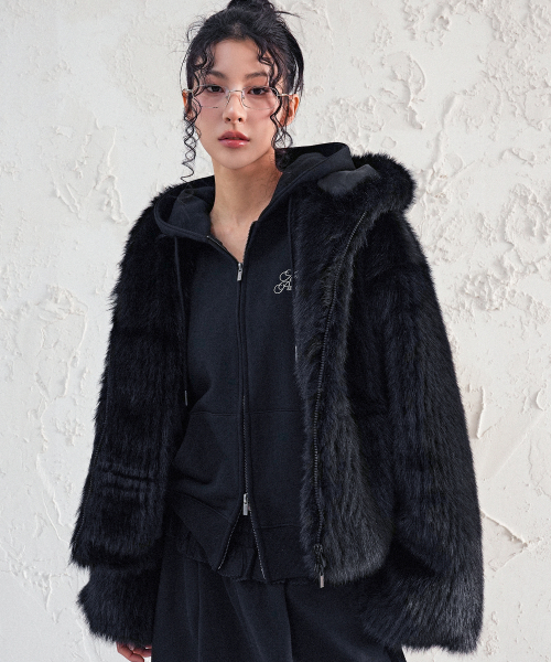 AVANDRESS(アバンドレス )の「Champagne Fur Jacket LIGHT GREY(ムートンコート・レディース・ライトグレー・FREE)」の4枚目の写真